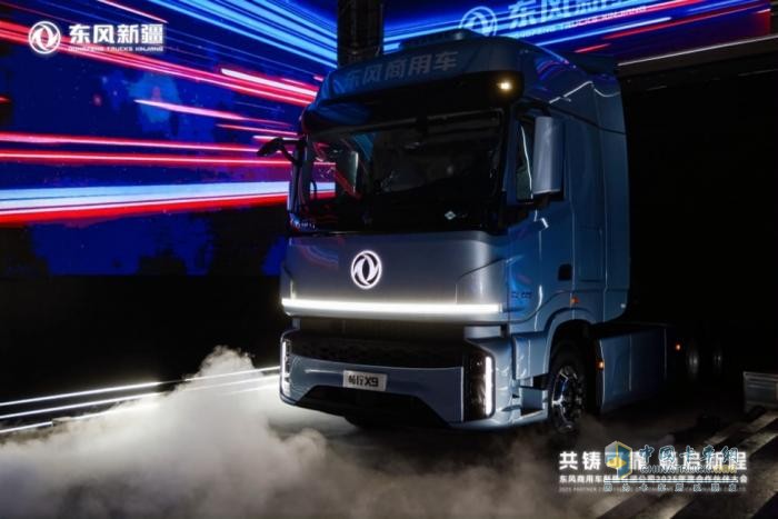 新一代東風暢行X9在東風新疆2025年合作伙伴大會上榮耀上市