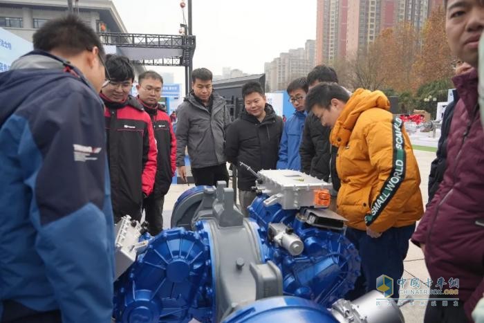 乘風(fēng)破浪再出發(fā)！漢德車橋恭祝2025陜汽商務(wù)年會(huì)圓滿成功！