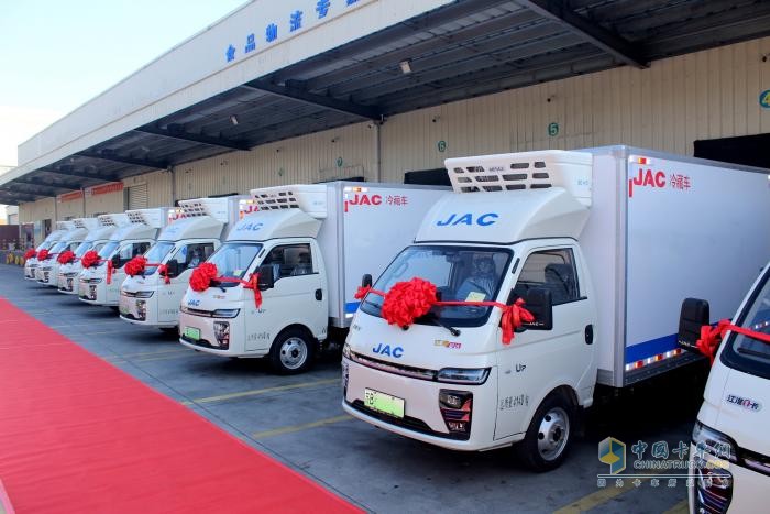空間成就自由，長航無懼遠方！首批8臺愷達U7冷藏車順利交付