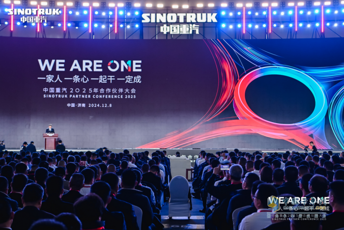 所向披靡，一往無前！中國重汽榮登2024年重卡銷量總冠軍寶座！