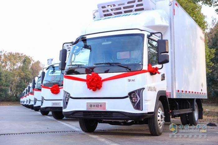 中國卡車網(wǎng)2025年度盛典，零米輕卡獲“最美電動(dòng)輕卡”獎(jiǎng)