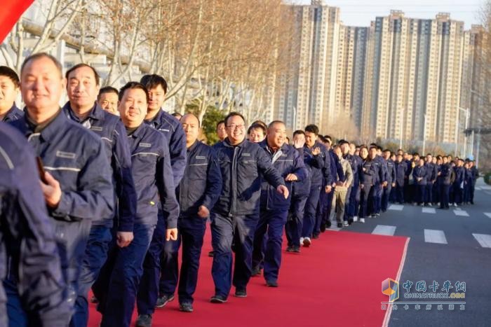 宇通專(zhuān)用車(chē)2025年開(kāi)工盛典燃情開(kāi)啟！