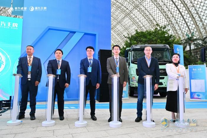 打造“成都造”汽車新品牌！重汽成商全新重卡平臺V9·沃重磅發(fā)布