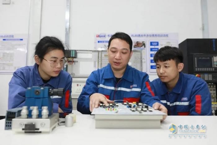 玉柴集團：全國人大代表李海樺攜三項建議參加全國兩會