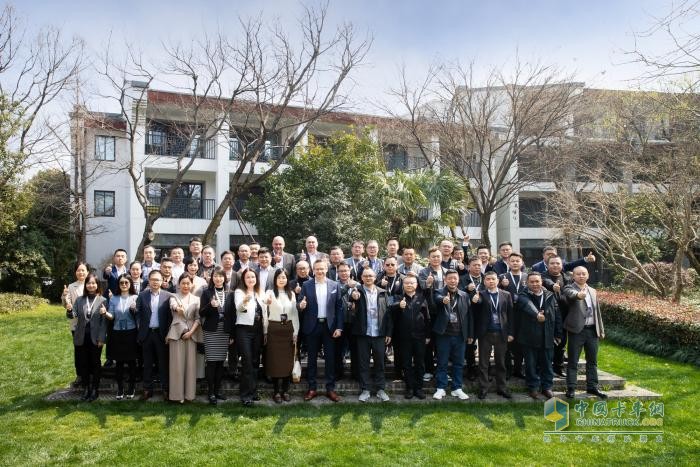 持續(xù)深耕高端市場(chǎng)！2025曼恩商用車（中國(guó)）經(jīng)銷商大會(huì)舉行