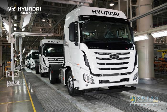 現(xiàn)代商用車走向全球！再次向中東市場(chǎng)交付151臺(tái)XCIENT GT