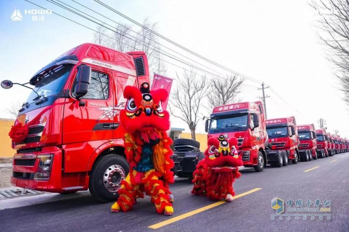 長風(fēng)浩起 豪沃啟新-豪沃重卡500臺戰(zhàn)略簽約暨首批200臺豪沃子母車交付寧夏大客戶