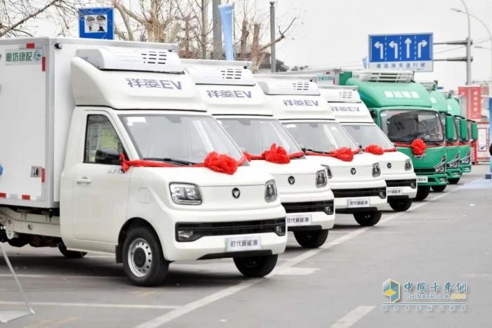 時(shí)代新能源冷鏈運(yùn)輸車首批交付廊運(yùn)集團(tuán)—市場(chǎng)佳績(jī)彰顯時(shí)代新能源產(chǎn)品實(shí)力