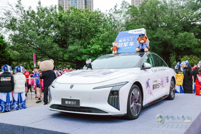 乘龍向上 共赴星海，乘龍跑團(tuán)2025柳州馬拉松激情開跑