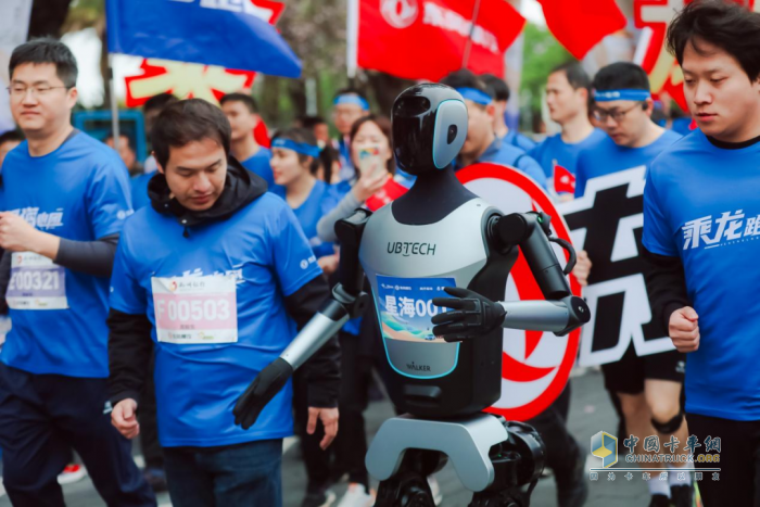 乘龍向上 共赴星海，乘龍跑團(tuán)2025柳州馬拉松激情開跑