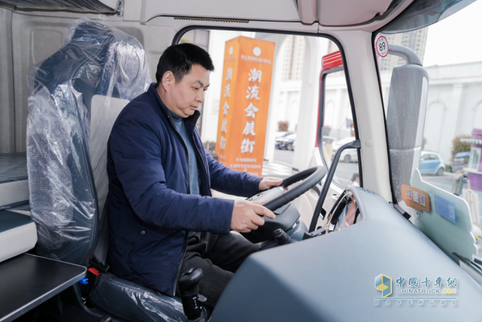 更高效更賺錢，乘龍卡車燃爆天府
