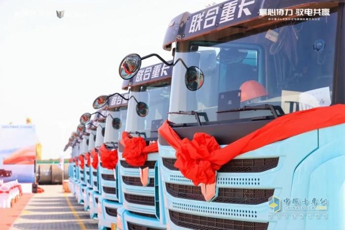 20臺(tái)順利交付 長三角戰(zhàn)略客戶現(xiàn)場(chǎng)再定30臺(tái)！聯(lián)合重卡電麒麟電力爆表