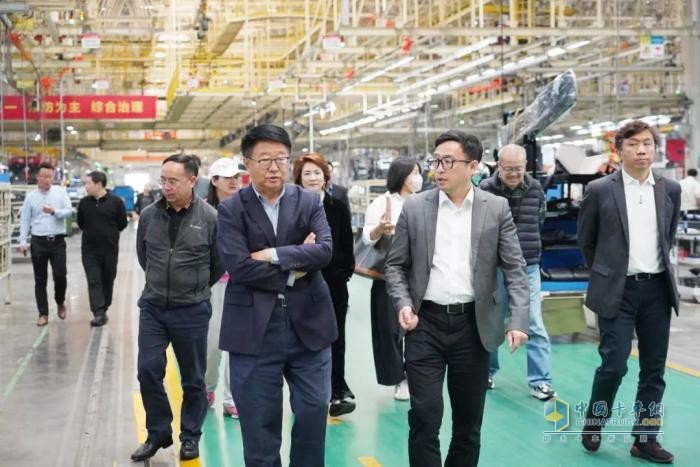 簽約1500臺！東風柳汽與中歐國際工商學院“龍行工程”生態(tài)共創(chuàng)合作項目啟動