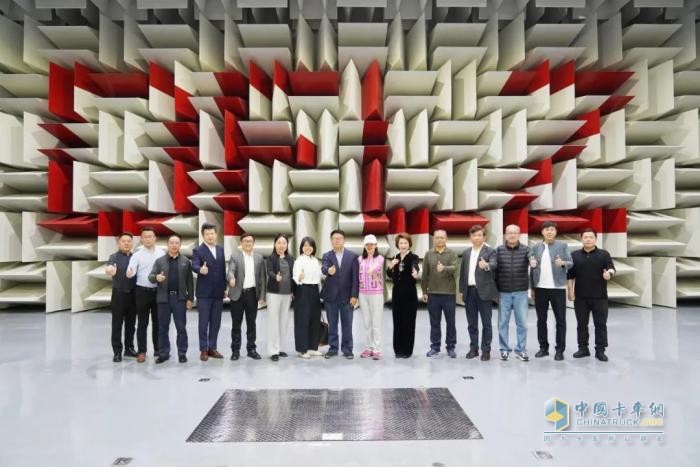 簽約1500臺！東風柳汽與中歐國際工商學院“龍行工程”生態(tài)共創(chuàng)合作項目啟動