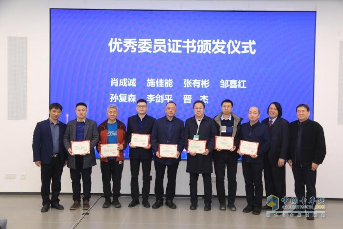昌龍掛車董事長孫復森榮獲汽保協(xié)會運輸裝備專委會2024年優(yōu)秀委員稱號