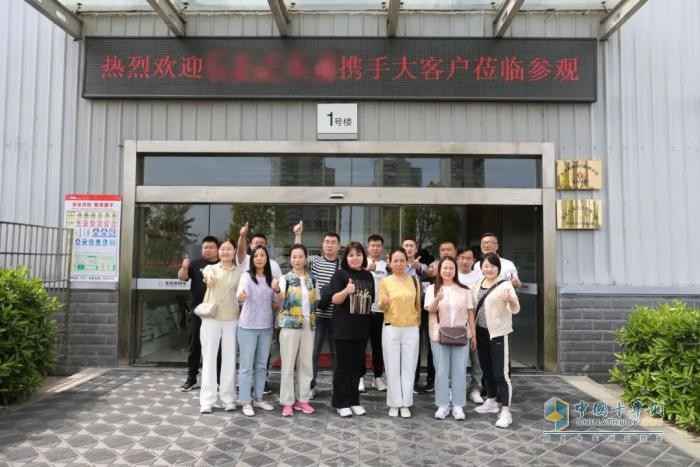 津冀大客戶走進(jìn)龍擎 體驗(yàn)智造魅力