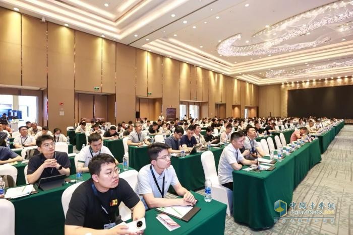 漢德車橋重磅亮相2025重慶智造峰會(huì)！定義可靠、高效、綠色新標(biāo)桿！