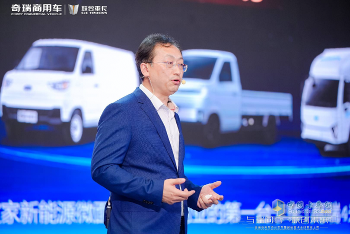 百臺(tái)交付 鋒芒新生！奇瑞商用車?guó)P凰系列超級(jí)重卡全球首發(fā)