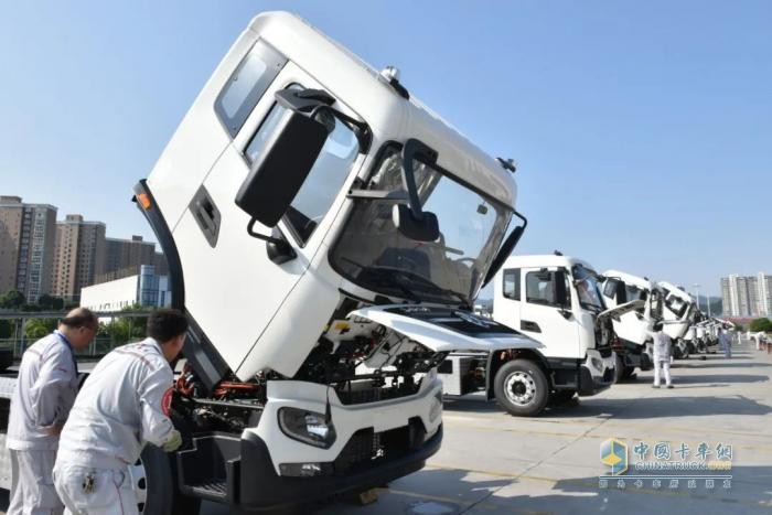 東風(fēng)商用車：又是TA們！這波流量TA們值得擁有