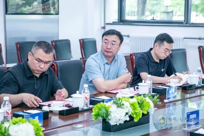 打造行業(yè)新典范！福田歐曼與誠泰租賃達成500臺新能源重卡采購合作，共筑綠色運力新生態(tài)