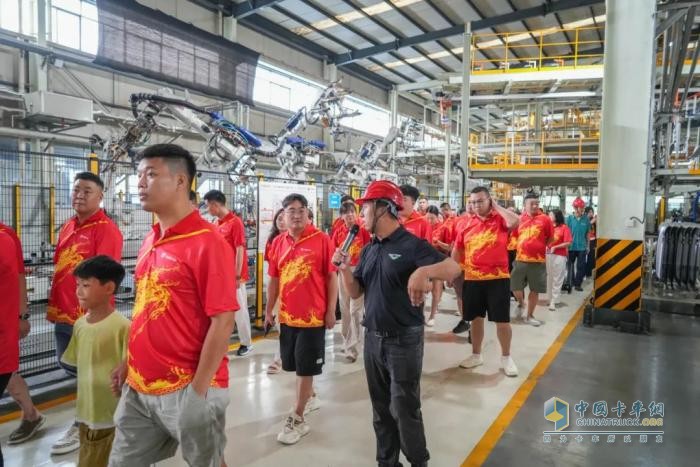 鄭州有方貨運(yùn)公司走進(jìn)飛碟汽車，體驗(yàn)智造科技魅力