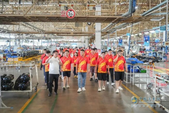 鄭州有方貨運(yùn)公司走進(jìn)飛碟汽車，體驗(yàn)智造科技魅力
