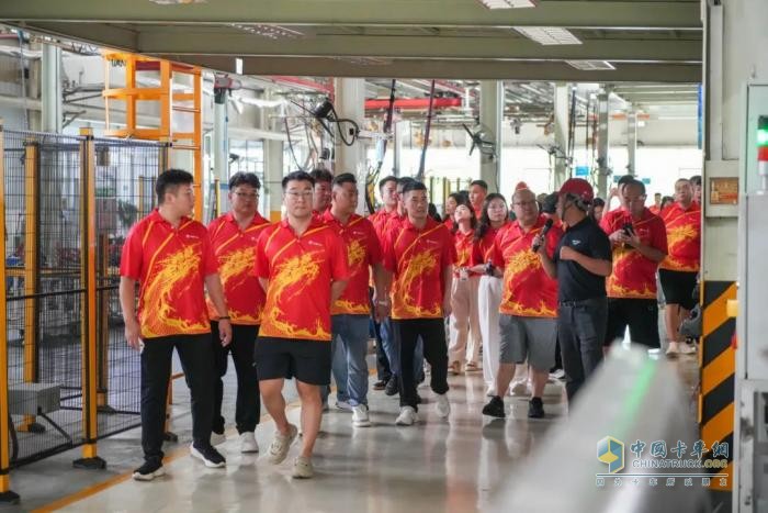 鄭州有方貨運(yùn)公司走進(jìn)飛碟汽車，體驗(yàn)智造科技魅力