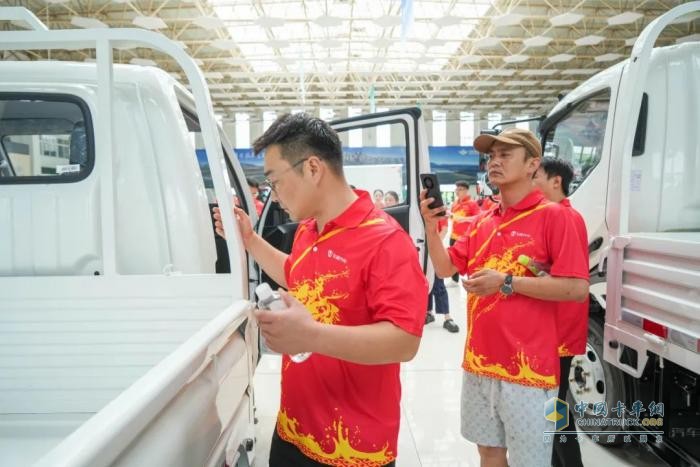 鄭州有方貨運(yùn)公司走進(jìn)飛碟汽車，體驗(yàn)智造科技魅力