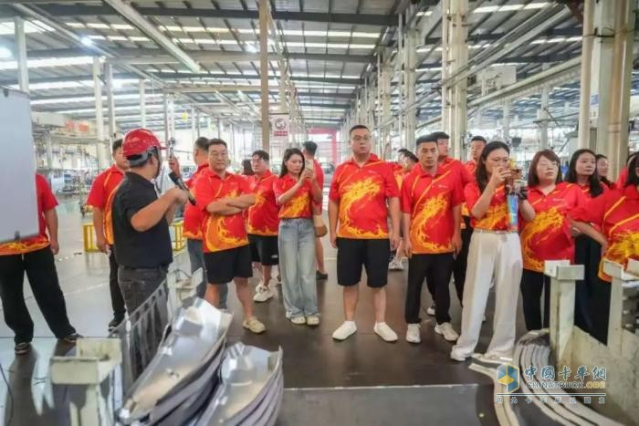 鄭州有方貨運(yùn)公司走進(jìn)飛碟汽車，體驗(yàn)智造科技魅力