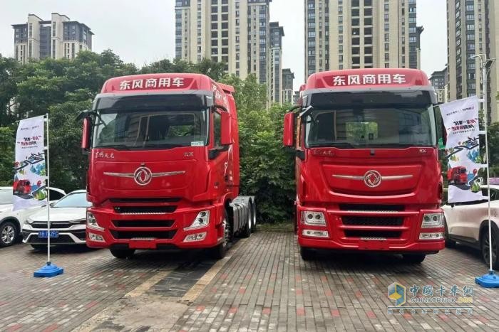 省油實(shí)力派！東風(fēng)天龍KX新嶸耀品鑒會(huì)現(xiàn)場(chǎng)，1800公里實(shí)測(cè)數(shù)據(jù)說(shuō)話