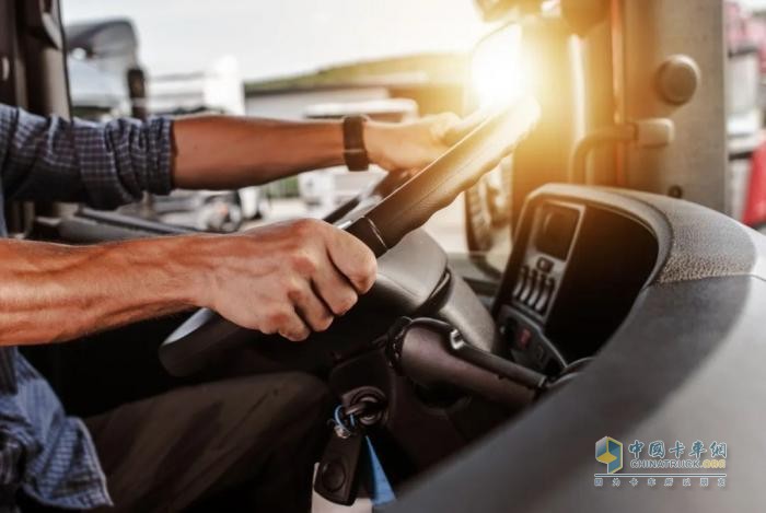 讓電動(dòng)車智行更遠(yuǎn)的秘密：一位物流車隊(duì)長(zhǎng)的技術(shù)革新日記