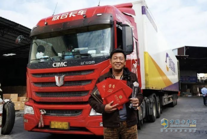 最美卡車司機(jī)李學(xué)飛：有生之年最后開(kāi)的車，還會(huì)選擇聯(lián)合重卡