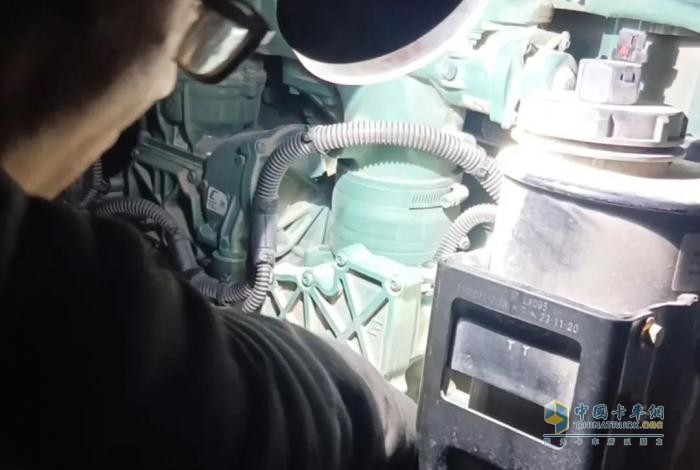 解放卡車：寒夜疾馳護(hù)綠苗，解放服務(wù)暖征途