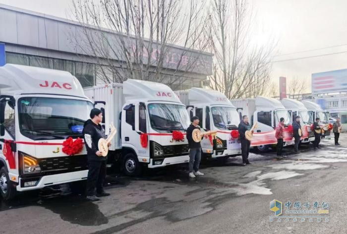 交車捷報頻傳，江淮1卡品牌勢能持續(xù)燃動