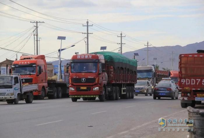 國務院:不再查貨車核酸陰性和健康碼 不得限制貨車跨區(qū)域通行