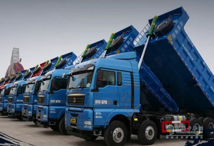 中國(guó)重汽汕德卡自卸車—基建“扛把子”，硬核配置直接拉滿！