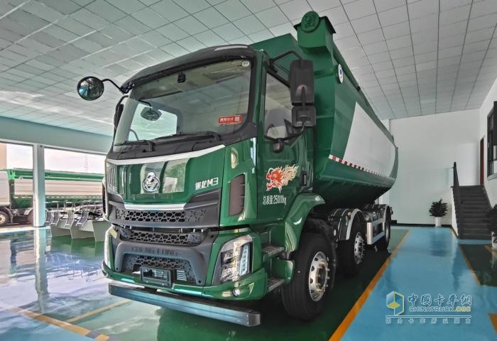 征服山路窄巷！乘龍M3三軸飼料車(chē)34m3巨無(wú)霸的靈動(dòng)之軀