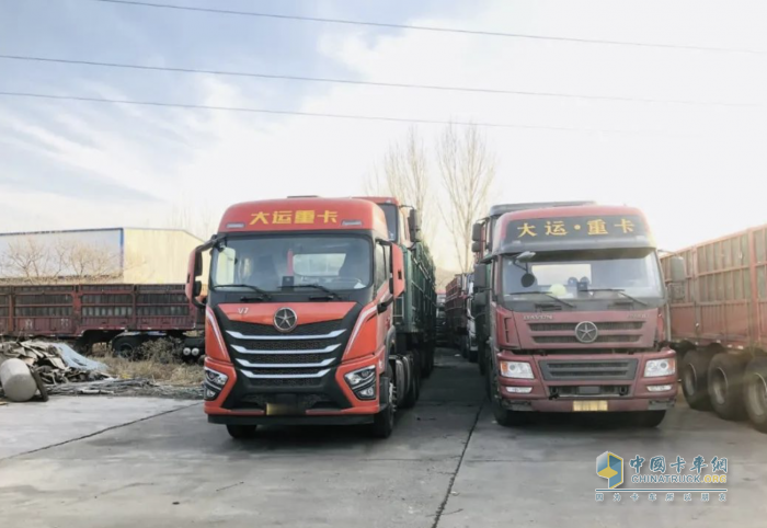 好車是用實(shí)力說話 王師傅跑煤炭運(yùn)輸先后購(gòu)入兩組大運(yùn)子母車
