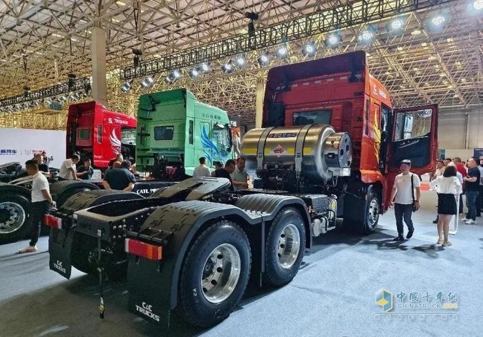 39.99萬元買630馬力燃氣車 還送一臺奇瑞冰淇淋！看奇瑞商用車全新“金鳳凰”重卡