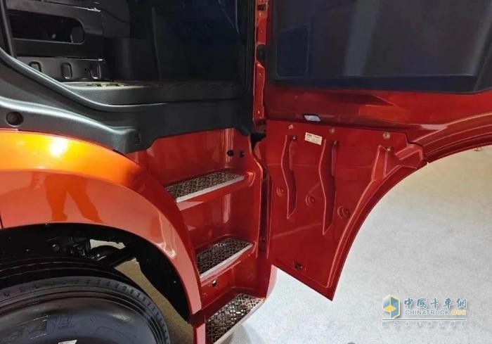 39.99萬元買630馬力燃氣車 還送一臺奇瑞冰淇淋！看奇瑞商用車全新“金鳳凰”重卡