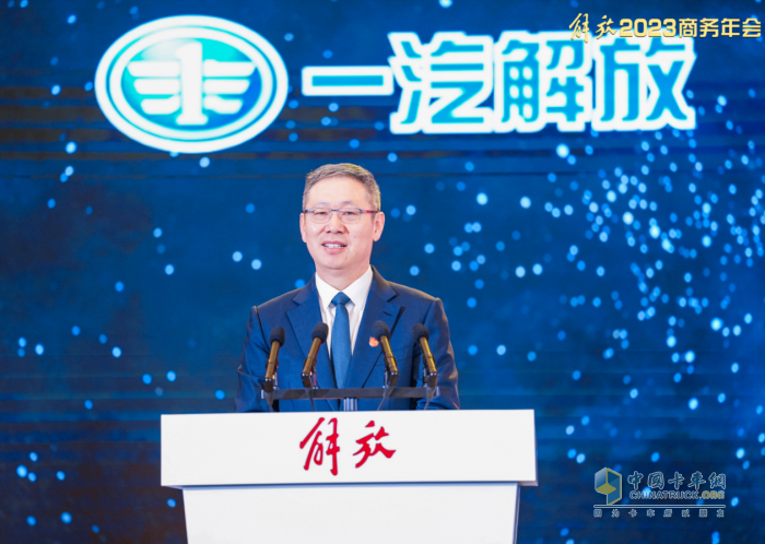 以25.7%的終端份額引領(lǐng)市場(chǎng)，以27.9萬(wàn)輛確?！半p第一” 一汽解放亮劍2023！