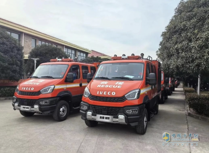 行業(yè)大單！南京依維柯歐霸·雷霆森林消防用車批量交付！