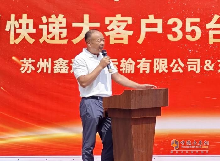 35輛4缸大單橋交付TOP客戶 強(qiáng)強(qiáng)聯(lián)手打造智慧物流標(biāo)桿