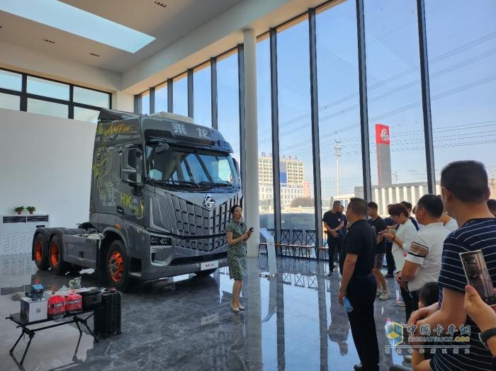 向5.1萬臺沖刺，東風柳汽乘龍2023年半年經銷商會召開！