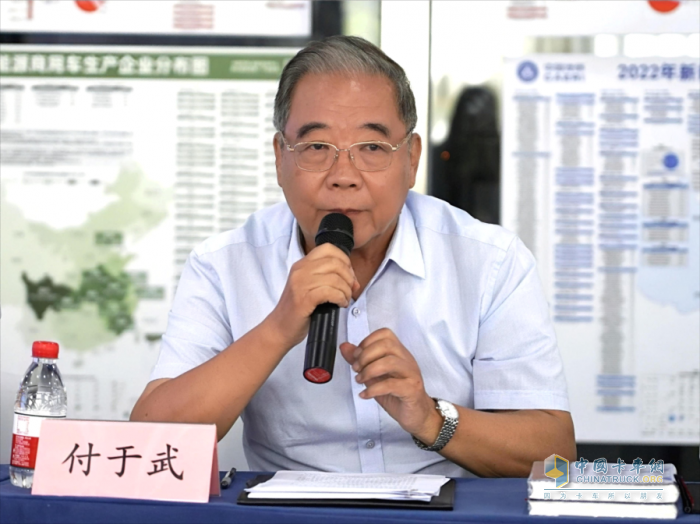 中國汽車工程學(xué)會名譽(yù)理事長、中國商用車黑科技大賽評審委員會主席付于武