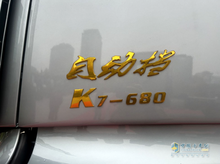 680馬力！干線運輸?shù)摹榜R中赤兔”——江淮跨越6×4牽引車
