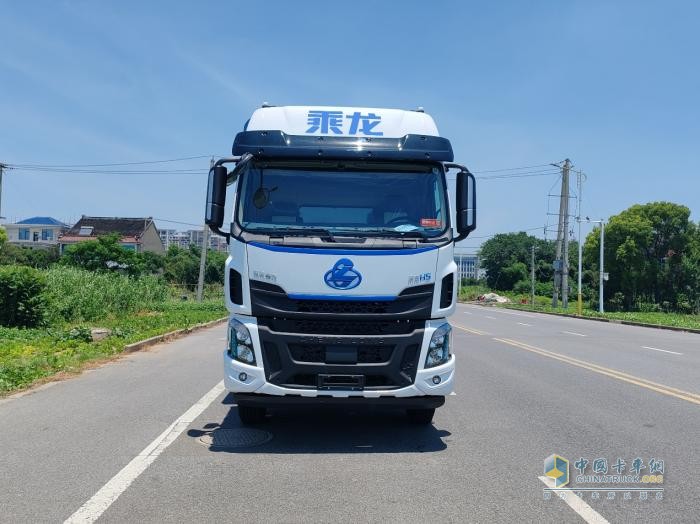 乘龍H5電動(dòng)飼料車：省錢高效，助您“糧草”無(wú)憂