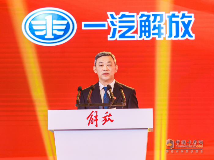以25.7%的終端份額引領(lǐng)市場(chǎng)，以27.9萬(wàn)輛確?！半p第一” 一汽解放亮劍2023！