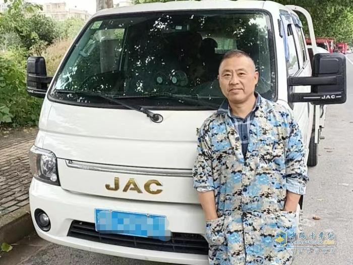 啤酒熱銷，超市老板開江淮1卡愷達化身“外賣員”！