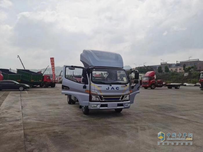 江淮1卡：駿鈴聚寶盆D25車型來襲，“混動雙星”持續(xù)引領(lǐng)行業(yè)